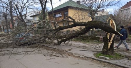 OLUJNO NEVRIJEME U BIH, IZDATO CRVENO UPOZORENJE/ IZ FUCZ ZA NOVI.BA: Apelujemo na građane da zaklone potraže u čvrstim, zatvorenim objektima
