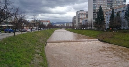 DVA MUŠKARCA UPALA U NABUJALU MILJACKU: U toku velika akcija spašavanja!