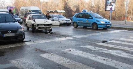 SUDAR TRI AUTOMOBILA U NIŠU: Povrijeđeno šest osoba