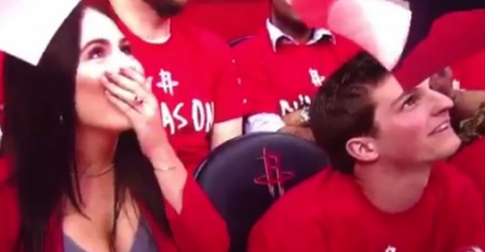 Niko nije očekivao ovo: Djevojku je odbio dečko, pa poljubila potpunog stranca (VIDEO)