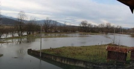 IZLILA SE RIJEKA SPREČA KOD GRAČANICE: Oko 50 hektara oranica pod vodom