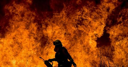 POŽARI JOŠ UVIJEK BJESNE KALIFORNIJOM: Vatrogasac poginuo, vjetar otežava gašenje