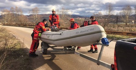 TREĆI DAN POTRAGE ZA NESTALIM MLADIĆEM/Iz GSS-a za Novi.ba: Uzeli smo čamce od civilne zaštite i pretražujemo nepristupačne dijelove