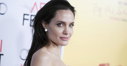 POJAVILA SE U HALJINI KOJA JE MNOGE OSTAVILA BEZ TEKSTA: Godinama smo čekali na ovakvo izdanje Angeline Jolie! (FOTO) 