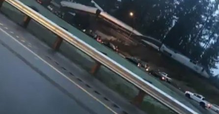 NEZAPAMĆENA NESREĆA U AMERICI: Voz sletio s nadvožnjaka, ima poginulih i povrijeđenih