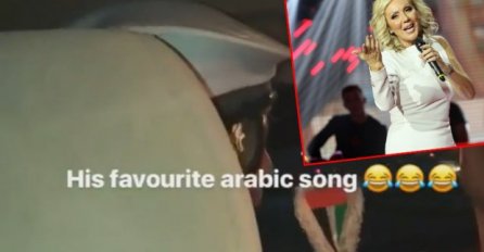 TOTALNI HIT: Taksista u Emiratima pjeva Breninu pjesmu, pleše i pada u trans! (VIDEO)