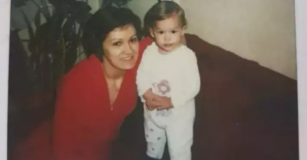 NEMA ŠANSE DA POGODITE: Ova slatka djevojčica danas je jedna od naših najzgodnijih PJEVAČICA (FOTO)