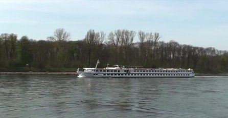 NESREĆA U NJEMAČKOJ: Švicarski kruzer zabio se u vijadukt na Rajni, 27 povrijeđenih!