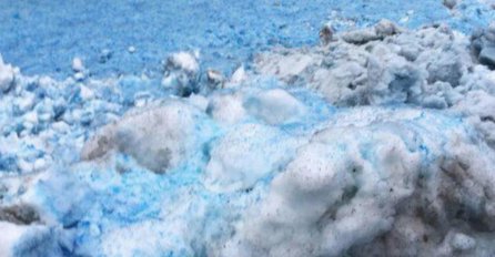 ZIMSKI FENOMEN ŠOKIRAO SVIJET: Pao plavi snijeg (FOTO) 