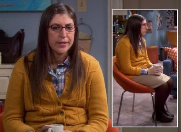 s05e22-amys-yellow-knit-cardigan-brown-tights