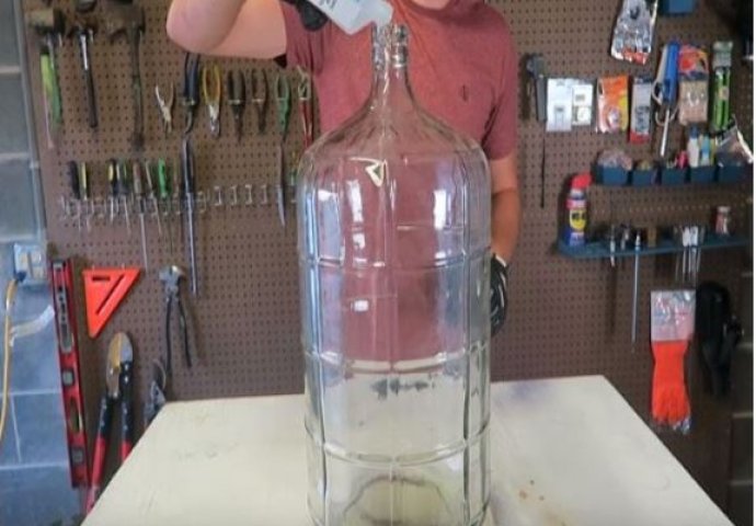 ŠTA SE DESI KADA U BALON SA ALKOHOLOM UBACITE ŠIBICU? Pogledajte eksperiment (VIDEO)