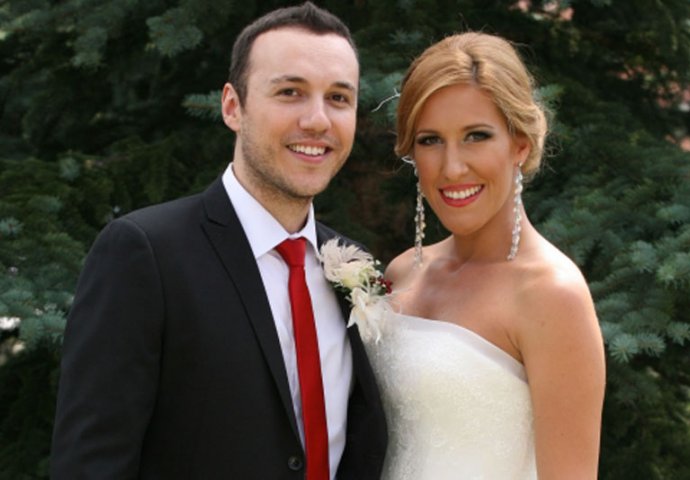 NAKON SPEKULACIJA DA JE OSTAVIO ŽENU I DJECU, OGLASIO SE BANE: Evo u kakvim je pjevač odnosima sa Milicom! (FOTO)