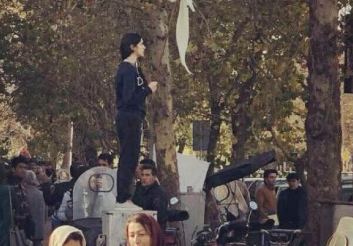 U sukobima demonstranata i snaga sigurnosti u Iranu ubijeno 12 ljudi