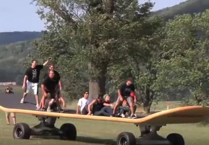 EKSTREMNO ! 15 LJUDI ISTOVREMENO NA NAJVEĆEM SKEJTU NA SVIJETU (VIDEO)