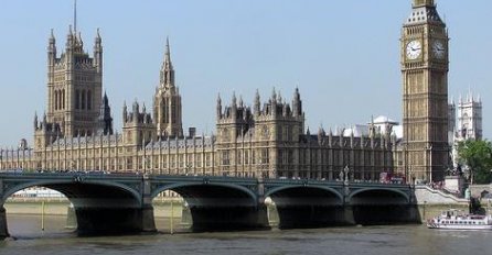 U Londonu pronađen mrtav muškarac