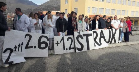 Održan jednosatni štrajk upozorenja zdravstvenih radnika u HNK