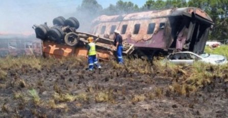 Broj poginulih u sudaru voza i kamiona u Južnoj Africi porastao na 12