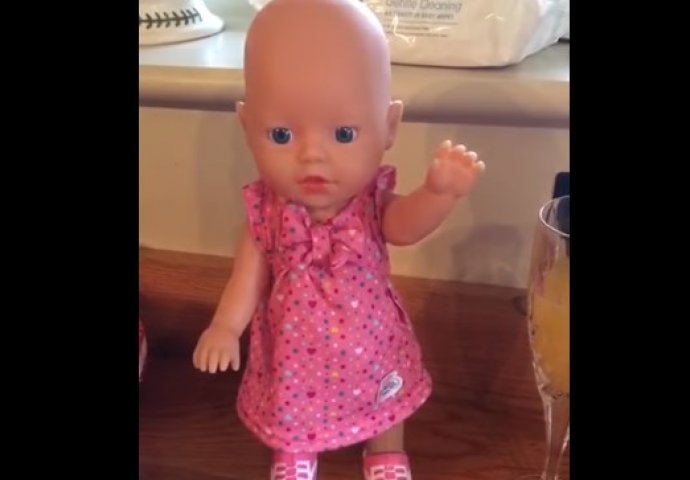 Šta vi čujete? Ova mama misli da lutka psuje, objavila je video pa pokrenula raspravu (VIDEO)
