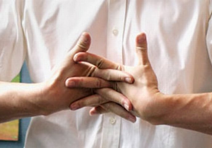 ODGOVOR NA VJEČITO PITANJE: Da li je “lomljenje prstiju” opasno!?