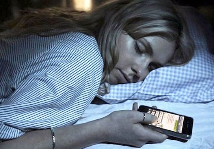 Redovno je spavala sa mobitelom kraj sebe, a sada trpi užasne posljedice!