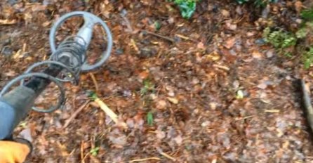 Hodao je šumom noseći detektor metala: Zaprepastio se kada je u zemlji pronašao OVO! (VIDEO)