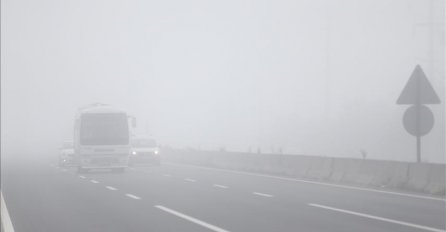 STANJE NA PUTEVIMA: Magla i niska oblačnost smanjuju vidljivost, očekuju se velike gužve!