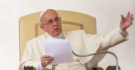 Papa poručio vjernicima da ne budu zavedeni novcem i karijerom