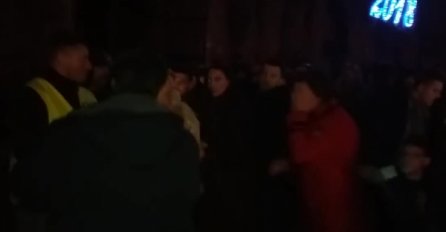 KONAČNO OBJAVLJEN SNIMAK: Pogledajte tučnjavu Tife i Alena u Budvi (VIDEO)