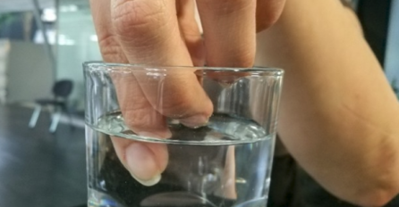 JEDNOSTAVAN TRIK: Stavite vrhove prstiju u hladnu vodu i za 30 sekundi ćete znati da li ste zdravi