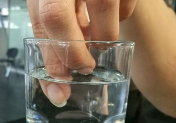 JEDNOSTAVAN TRIK: Stavite vrhove prstiju u hladnu vodu i za 30 sekundi ćete znati da li ste zdravi
