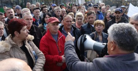 ZAVRŠEN PROTEST RADNIKA ŽELJEZARE: Magistralni put deblokiran nakon dva sata
