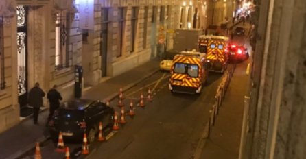 Pariz: Razbojnici sjekirama provalili u draguljarnicu hotela Ritz, ukrali robu vrijednu nekoliko miliona eura