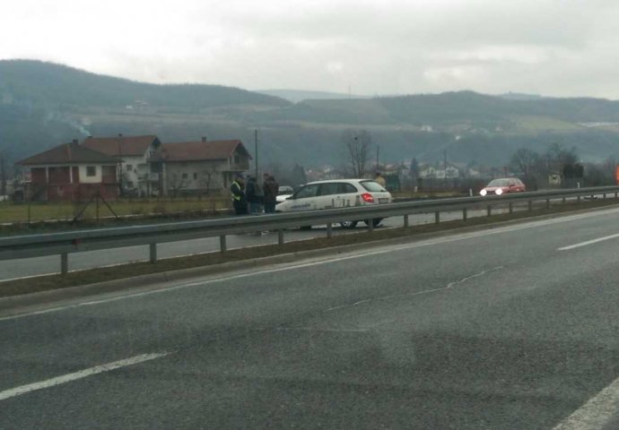 Nesreća na autoputu Visoko - Sarajevo, saobraćaj usporen