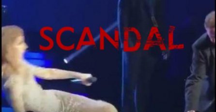 KONCERT SE PRETVORIO U HAOS, PUBLIKA U NEVJERICI: Poznata pjevačica se SRUŠILA na sceni 