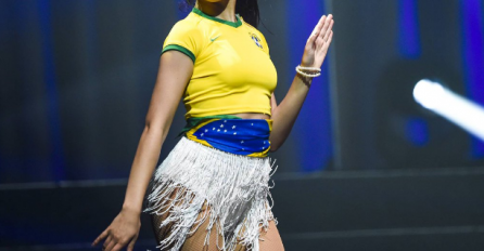 Nikako joj ne polazi za rukom dobro se obući, ali zato zna da pjeva