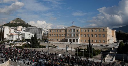 PROTESTI RADNIKA PARALISALI GLAVNI GRAD: Hiljade ljudi na ulicama, opšti kolaps u saobraćaju! (FOTO)