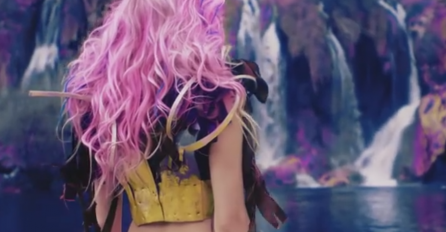 PJEVAČICA SPREMILA NEŠTO NEVIĐENO, NEĆETE JE PREPOZNATI: Dosad je niste vidjeli u ovakvom izdanju! (FOTO, VIDEO)