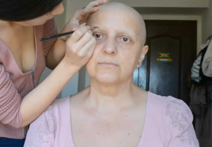 ODGLEDAT ĆETE GA U JEDNOM DAHU: Njena majka ima rak, ali evo kako joj je dala potpuno novi izgled! (VIDEO)