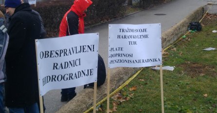 Radnici Hidrogradnje ispred Vlade FBiH: '' Tražimo svoje, haram ko uzme tuđe: Plate, doprinosi, penzionisanje radnika''