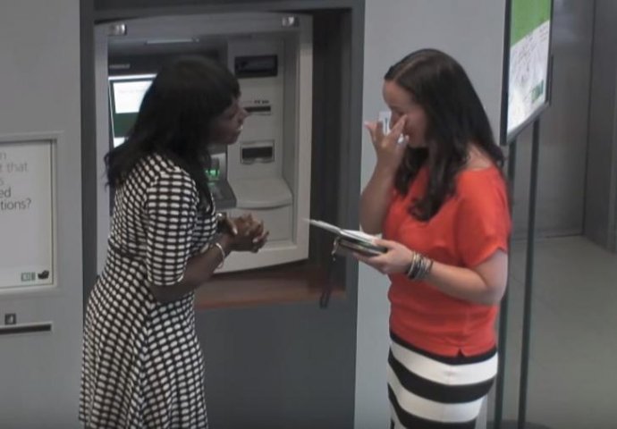 Majka podizala novac sa bankomata: Kad je vidjela ekran, NIJE MOGLA ZADRŽATI SUZE! (VIDEO)