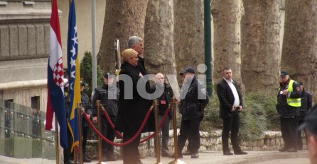 Predsjednica Hrvatske Kolinda Grabar - Kitarović u Sarajevu dočekana uz najviše vojne počasti (FOTO)