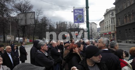 SA DRUGE STRANE ULICE/Dok je Kolinda išla ka Predsjedništvu BiH, narod dobacivao: "Kako si smjela doći?!"