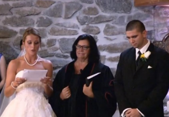 Svi su zaplakali: Mlada na vjenčanju ugledala bivšu svog muža i evo šta je uradila! (VIDEO) 