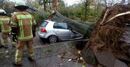 Zimska oluja ubija ljude po Evropi: Otkazane stotine letova jer su se vjetrovi brzine i do 140 kilometara na sat obrušili na neke regije