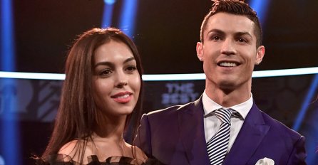 KAO RONALDO NA TERENU, MAJSTORSKI SE SNALAZI: Georgina pokazala kako se brine o tri bebe u kući!