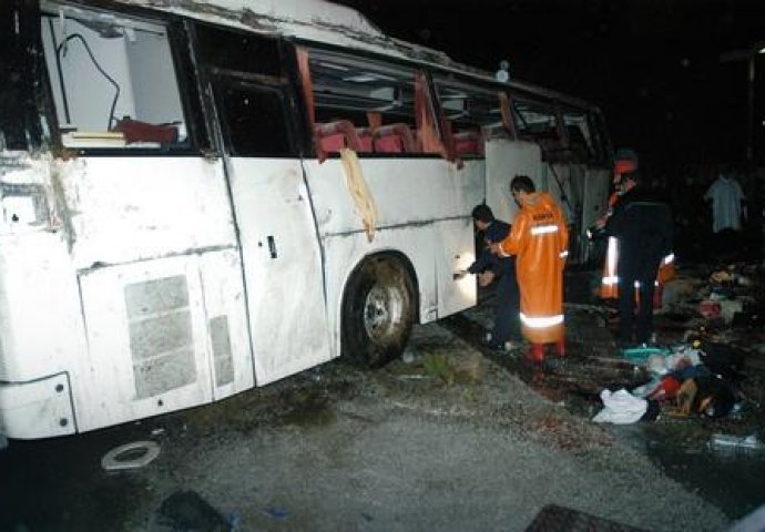 TEŠKA NESREĆA U TURSKOJ: Poginulo šest osoba, povrijeđeno 20