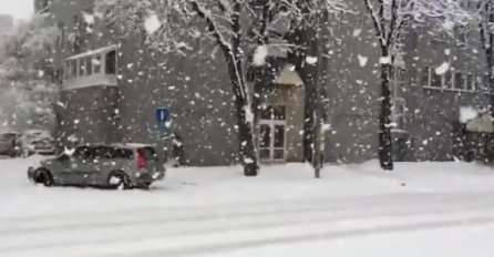 IZAŠAO JE NAPOLJE DA SNIMI SNJEŽNU OLUJU: Ono što je snimio će vas HIPNOTISATI