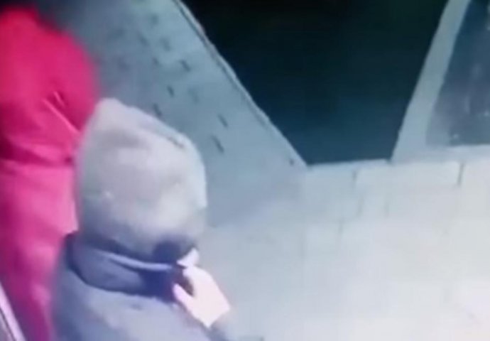 MISLILI DA IH NIKO NE GLEDA! Ovako izgleda kad lopovi slučajno naprave selfie! (VIDEO)