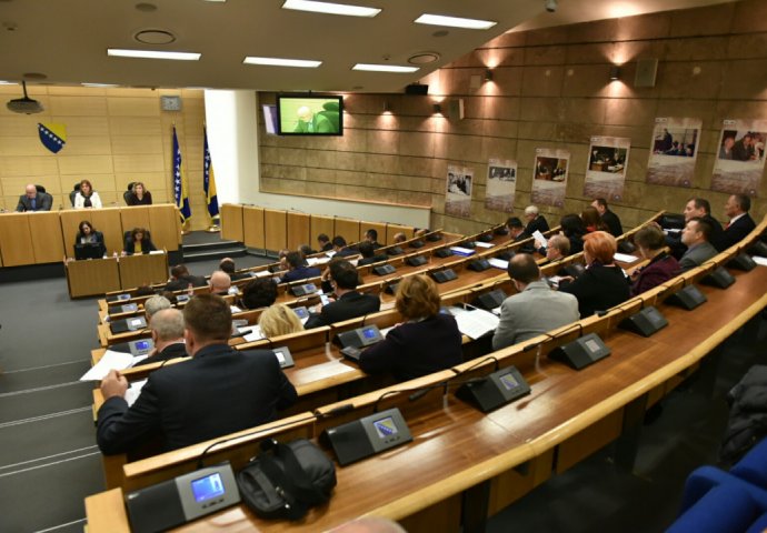 Klubovi poslanika SDP-a i DF-a u Parlamentu FBiH zakazali vanrednu sjednicu