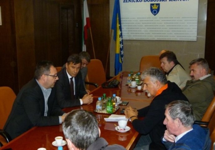 Novalić i Džindić postigli dogovor s radnicima Željezare Zenica 